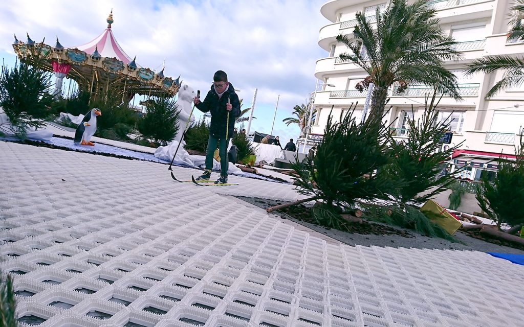 Piste ski de fond mobile synthétique pour animation hiver en France