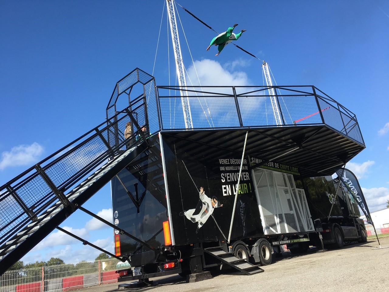 Location simulateur de chute libre avec soufflerie verticale lors d'un événement d'entreprise à Montpellier