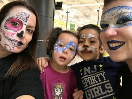 Animation maquillage Halloween pour enfants lors d'un événement participatif ou d'une fête d'entreprise