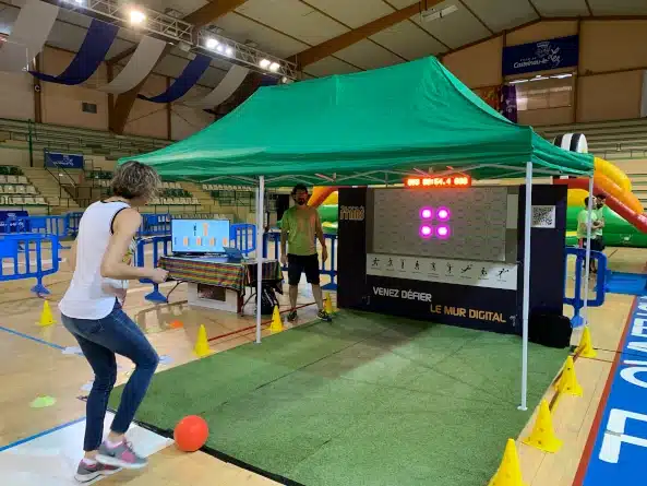 Mur digital sportif, une animation high-tech et dynamique pour challenger les participants lors d’un événement