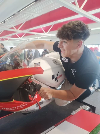 Simulateur moto immersif lors d'une animation digitale pour événement d'entreprise et team building dynamique