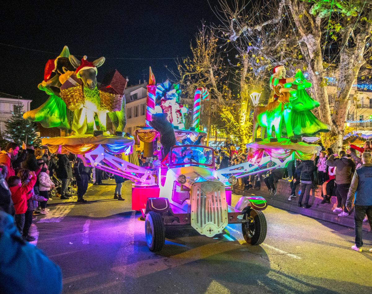 Parade "Tacot de Noël"
