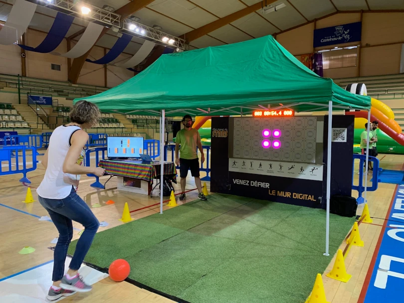 Activités familiales en plein air pour attirer les familles lors d’un événement organisé par une collectivité