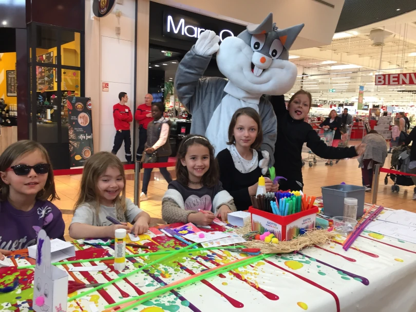 Animation de Pâques avec chasse aux œufs pour événement familial en entreprise ou centre commercial