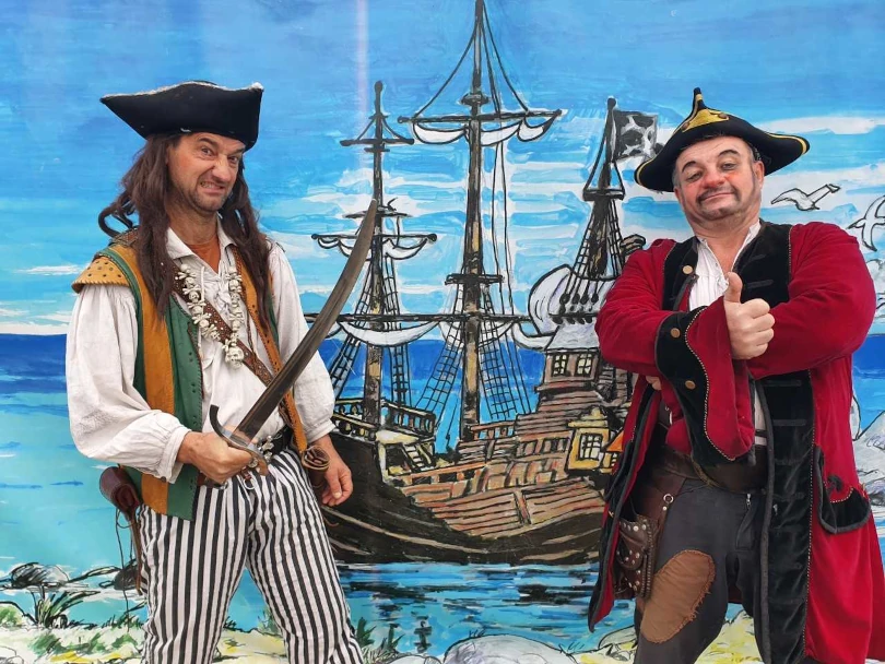Animation thématique pirates pour événement d’entreprise immersif et ludique avec enfants costumés