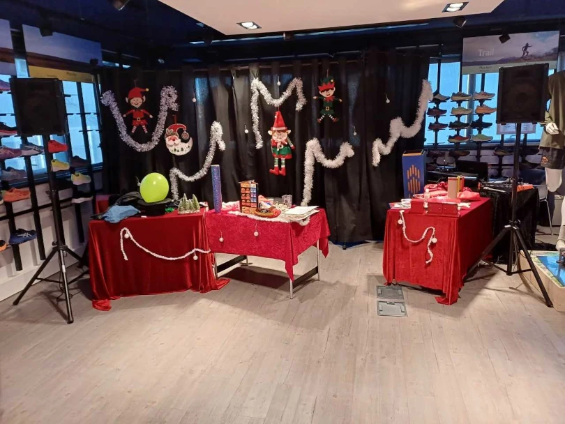 Enfant participant à un spectacle de magie lors d’une animation immersive pour événement d’entreprise