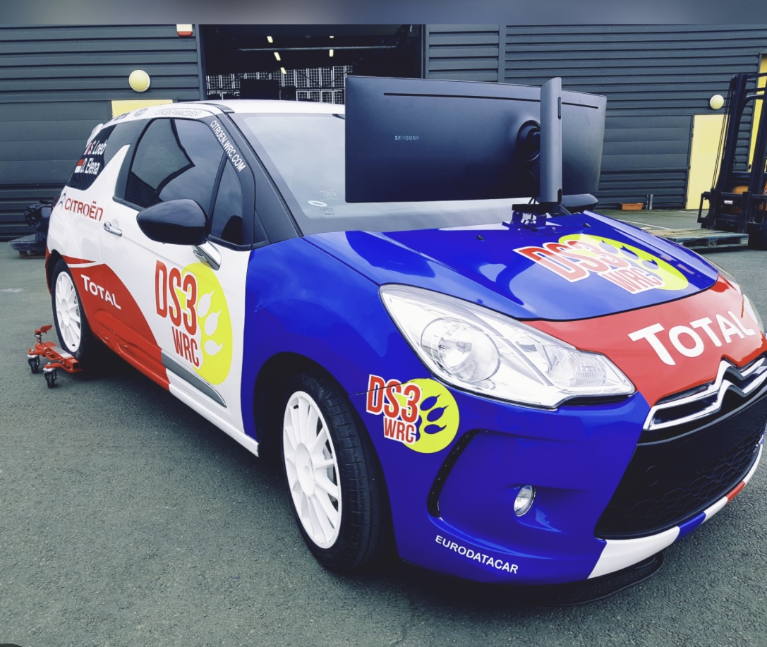 Simulateur rallye WRC avec siège dynamique pour animation événementielle en France