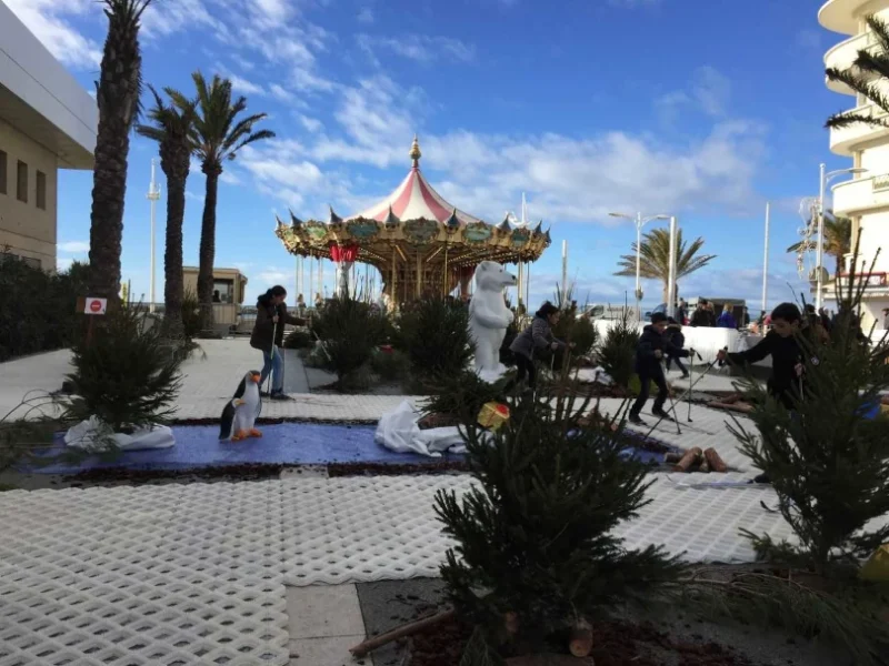 Patinoire synthétique festive pour animation de Noël en entreprise et activité de groupe hivernale