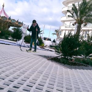 Piste de ski de fond synthétique