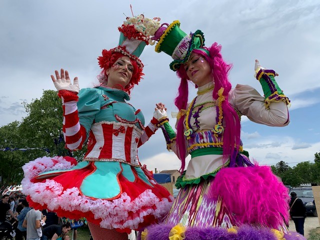 Spectacle échassiers carnaval
